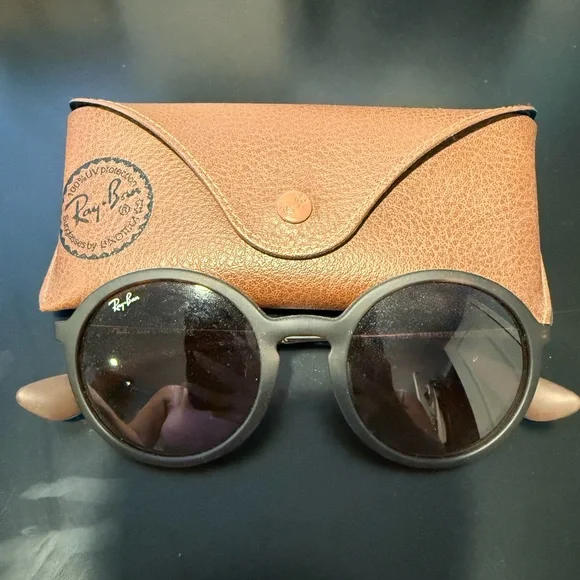 Ray-Ban | Accessories | Rayban Black Round Sunglasses With 